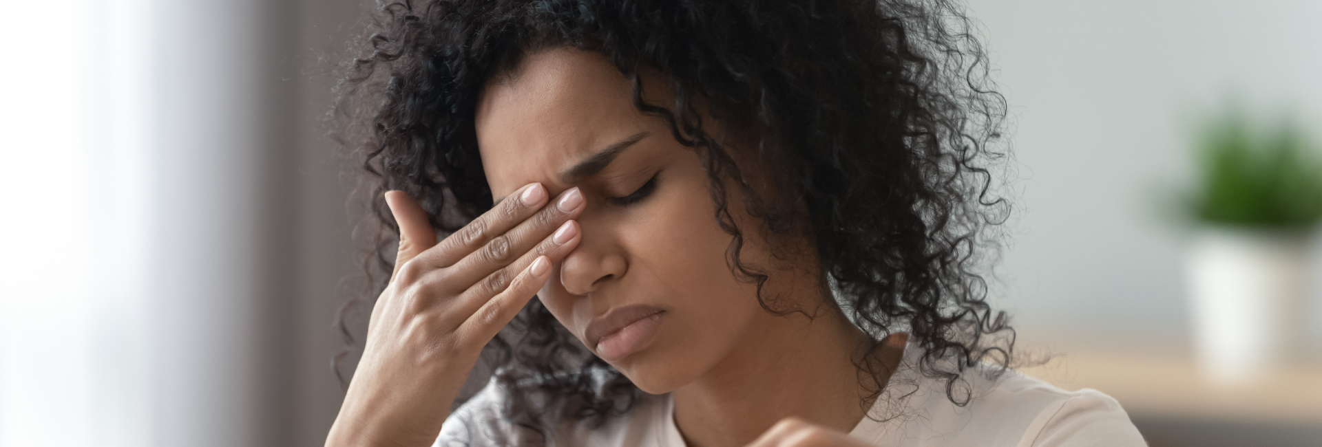 Mujer con migraña