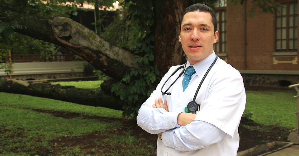 Doctor Alejandro Román HSVF