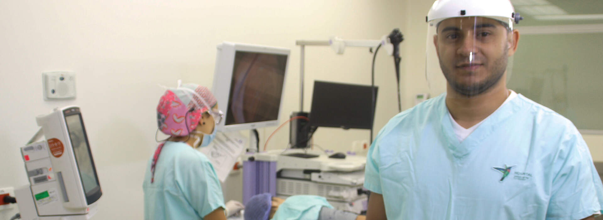 Grupo de doctores en un sala de gastroenterología